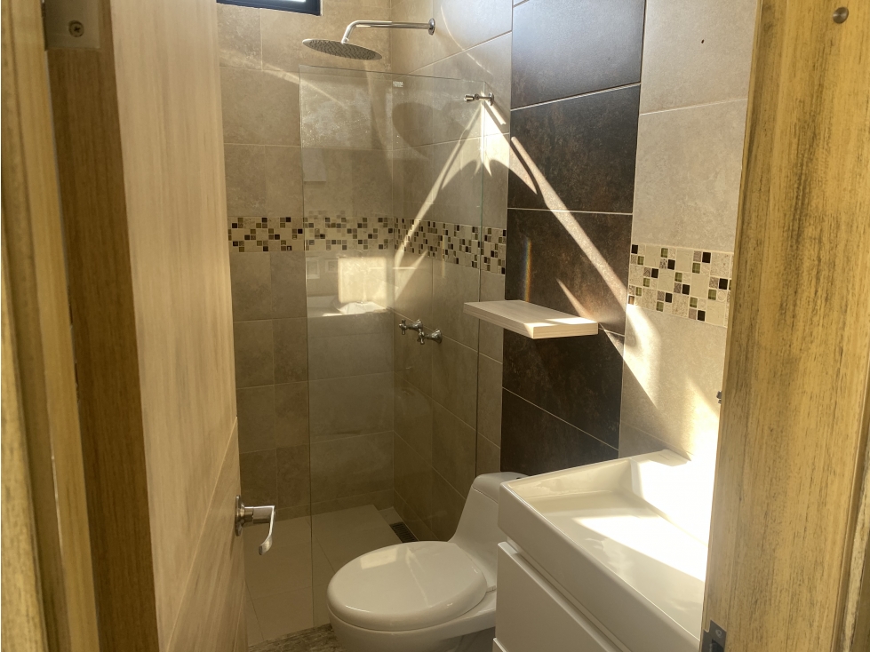 VENTA HERMOSA CASA EN LAS MERCEDES - 4