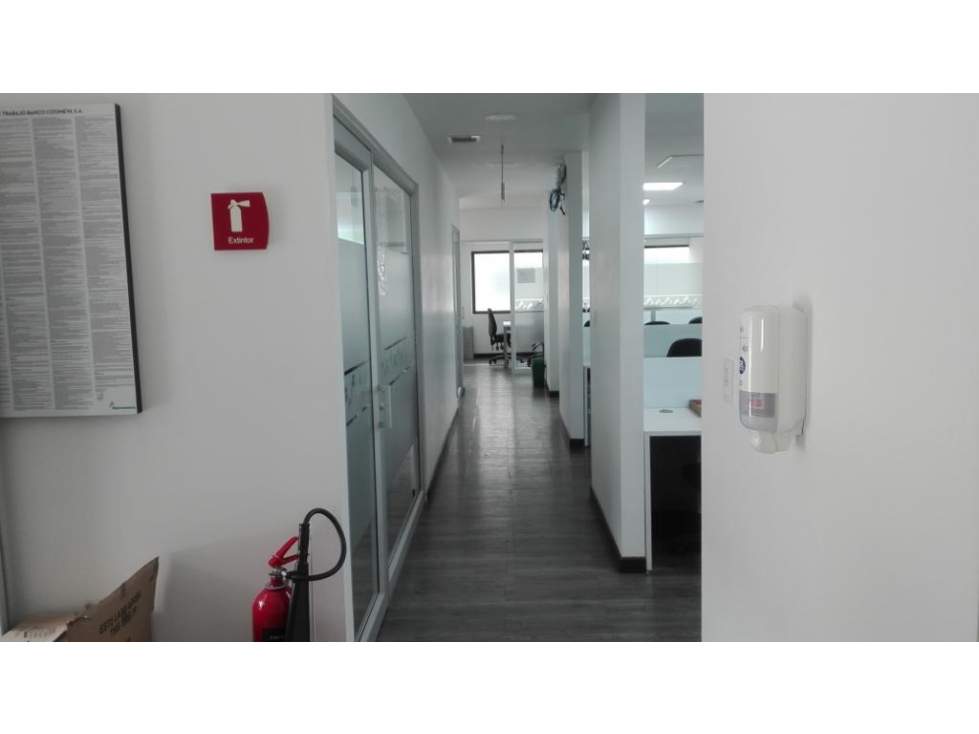 SE VENDE OFICINA PARA INVERSIÓN SECTOR LIMONAR DE 212 M2 EN PISO 3 - 4