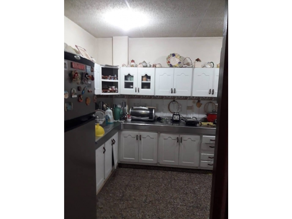 SE VENDE CASA DE TRES NIVELES INDEPENDIENTE EN ALTOS DEL BOSQUE