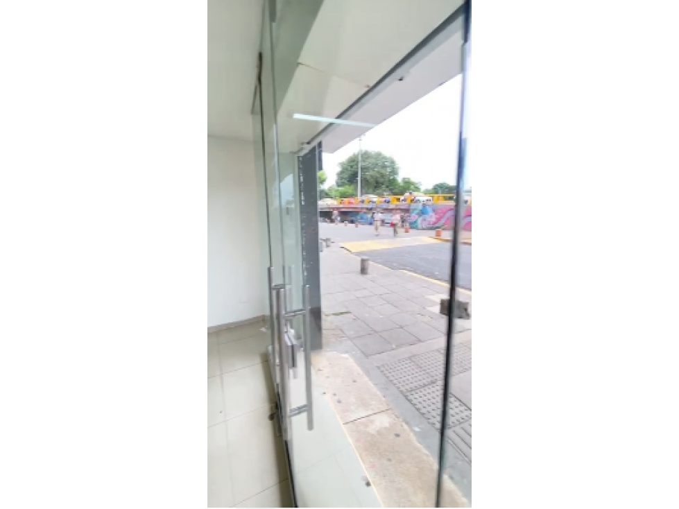 Excelente local barrio Los libertadores, sobre la 5ta — foto 4