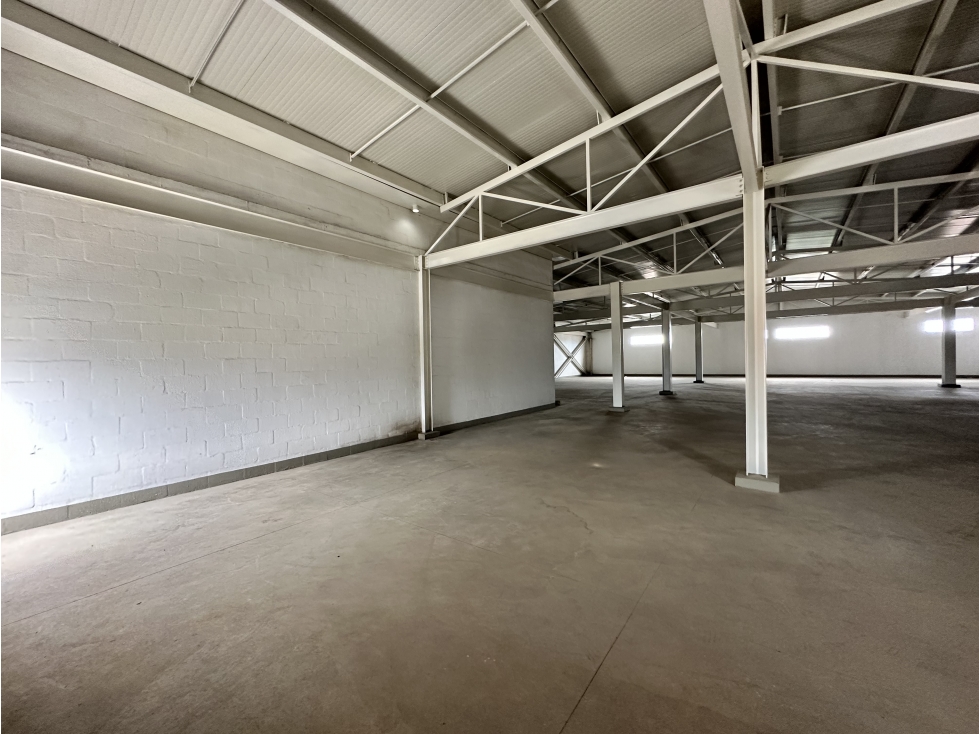 SE VENDE ESPECTACULAR BODEGA EN BARRIO LA ALIANZA DE 944 M2 DE LOTE — foto 4