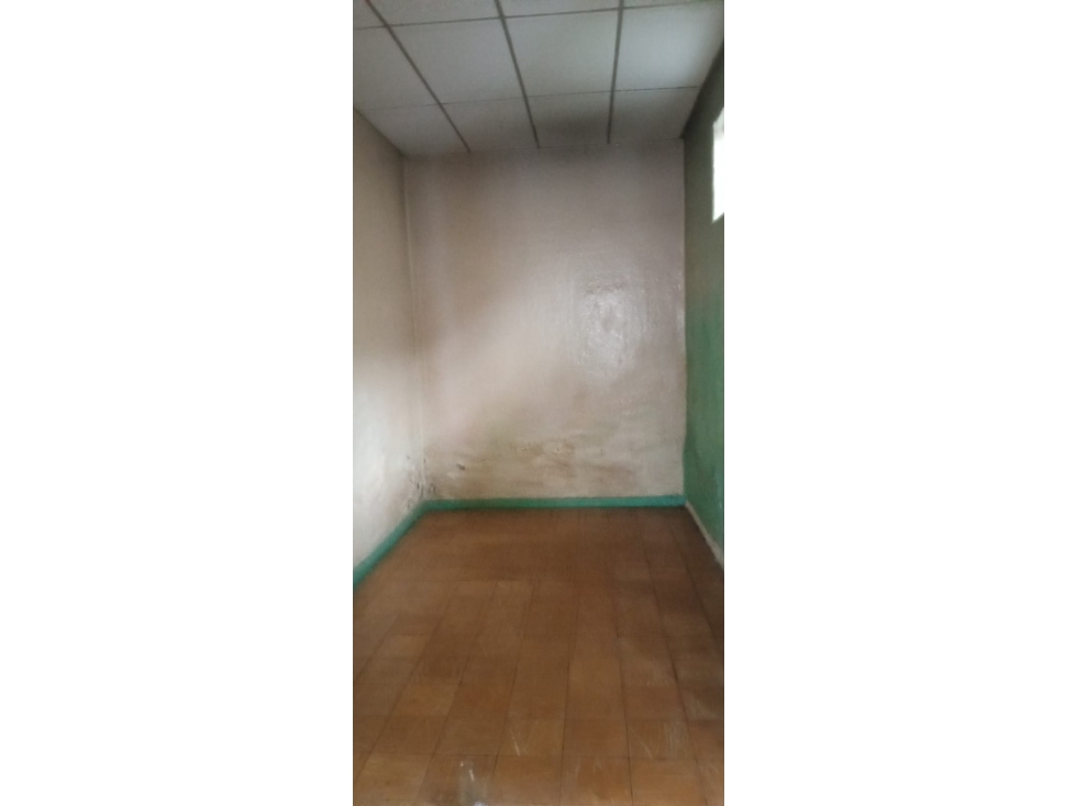 SE VENDE CASA EN SAN NICOLAS DE 81 M2 DE UN SOLO PISO PARA REMODELAR — foto 3