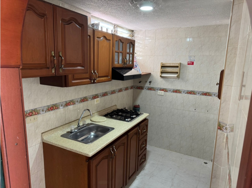 SE VENDE APARTAMENTO EN GRATAMIRA EN PISO 4 SIN ASCENSOR DE 65 M2