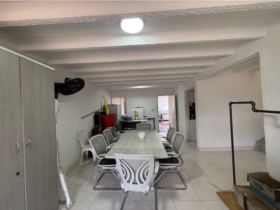 CASA ESQUINERA EN LA MERCED — foto 3