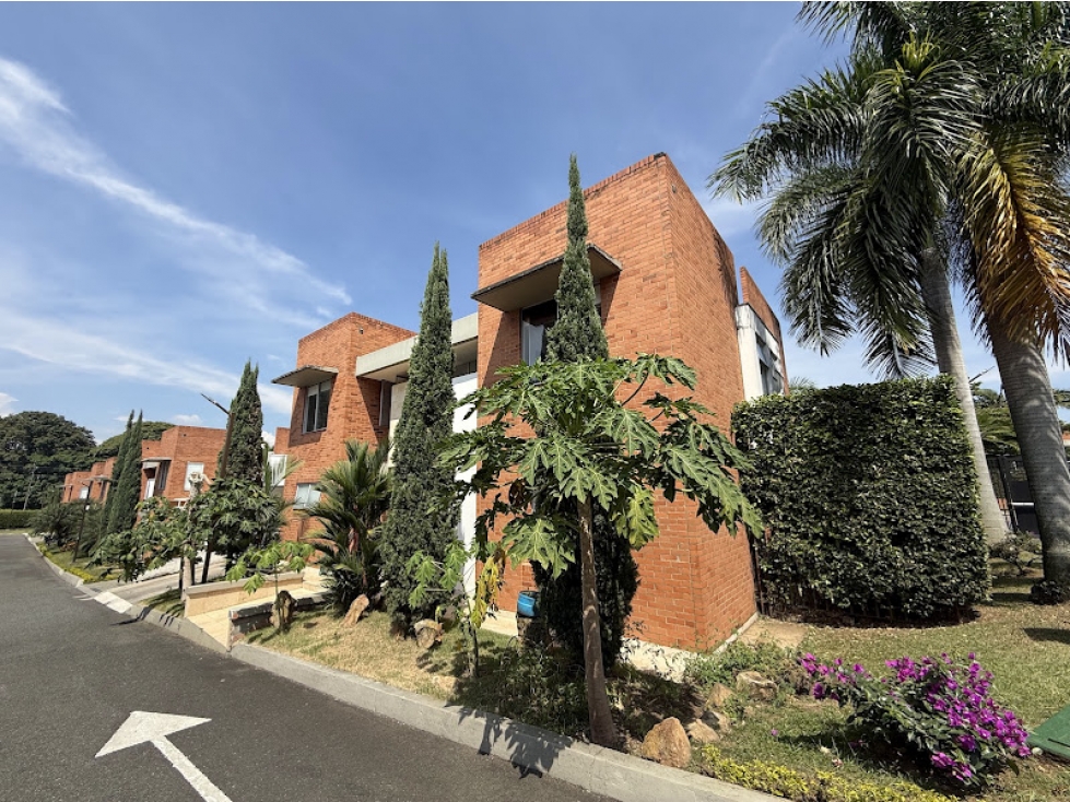 CASA EN CONJUNTO EN PANCE CON ZONA VERDE
