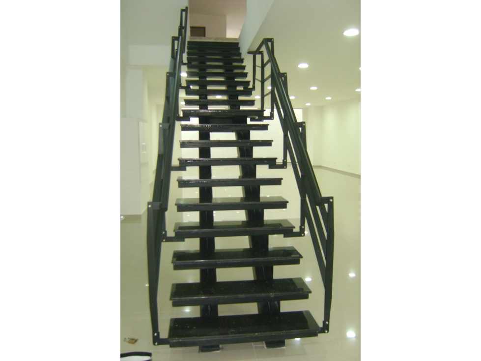Excelente Edificio en Venta en Los Libertadores - 6