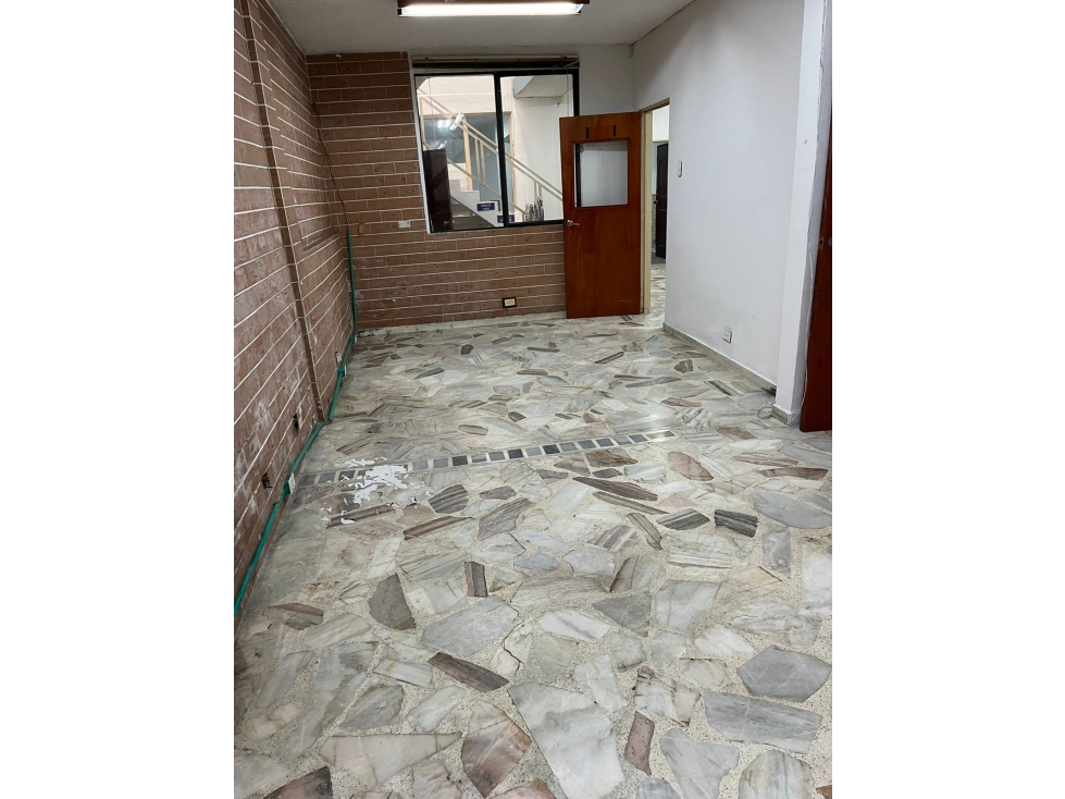 SE VENDE BODEGA O LOCAL EN SAN NICOLAS DE TRES NIVELES - 3