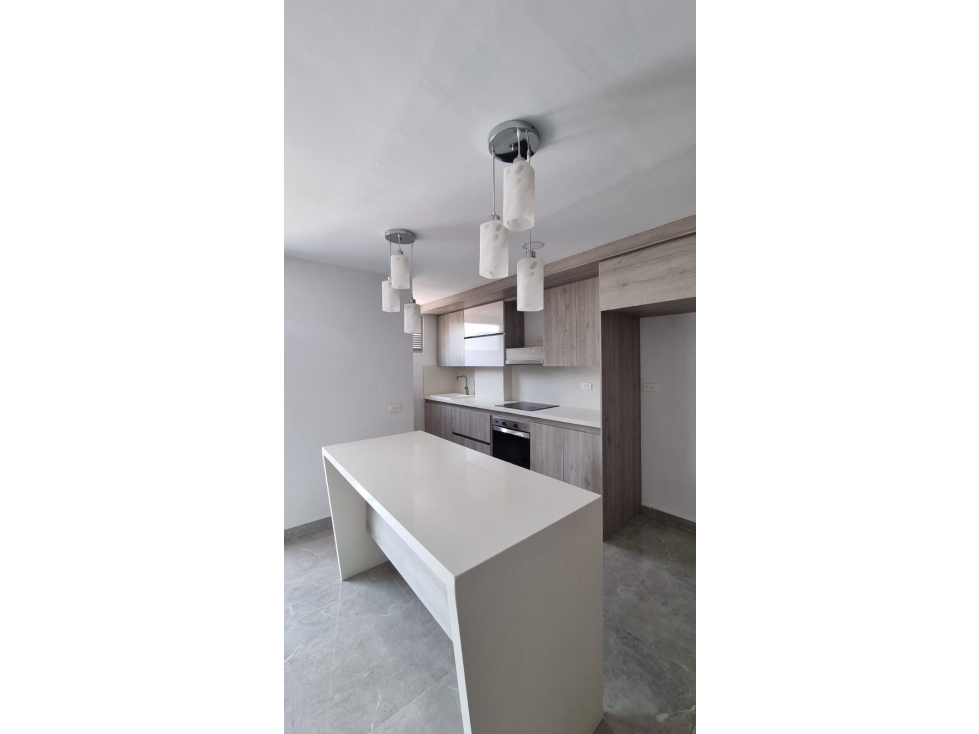 SE VENDE DUPLEX DE TRES NIVELES DE 242 M2 EN PISO 9 EN LAURELES