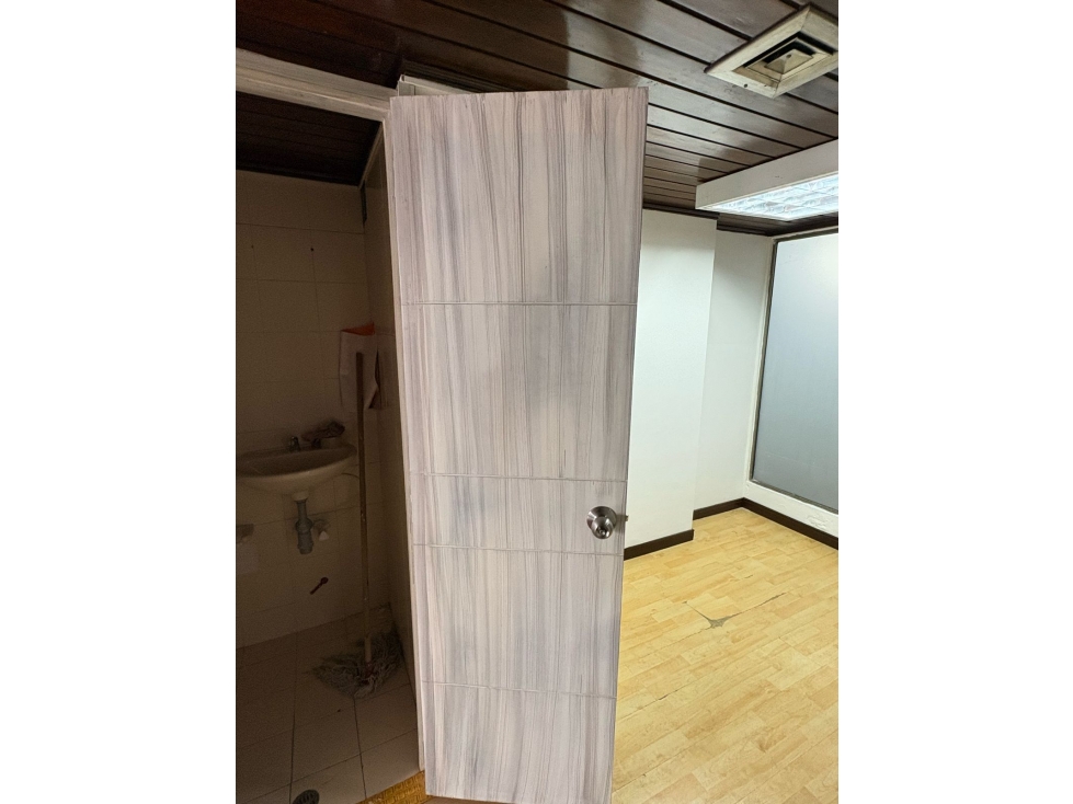 OFICINA EN VENTA EN CENTENARIO , PISO 3 - 3