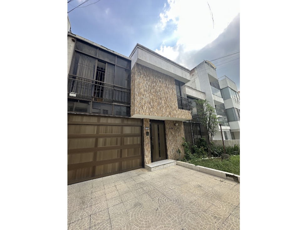 CASA EN EL INGENIO CERCA AL PARQUE