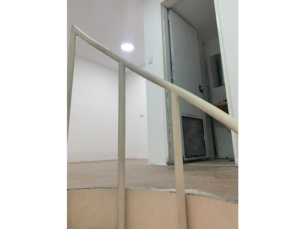 SE VENDE LOCAL COMERCIAL EN CENTRO COMERCIAL PASARELA DE 32 M2 PISO 1 - 5