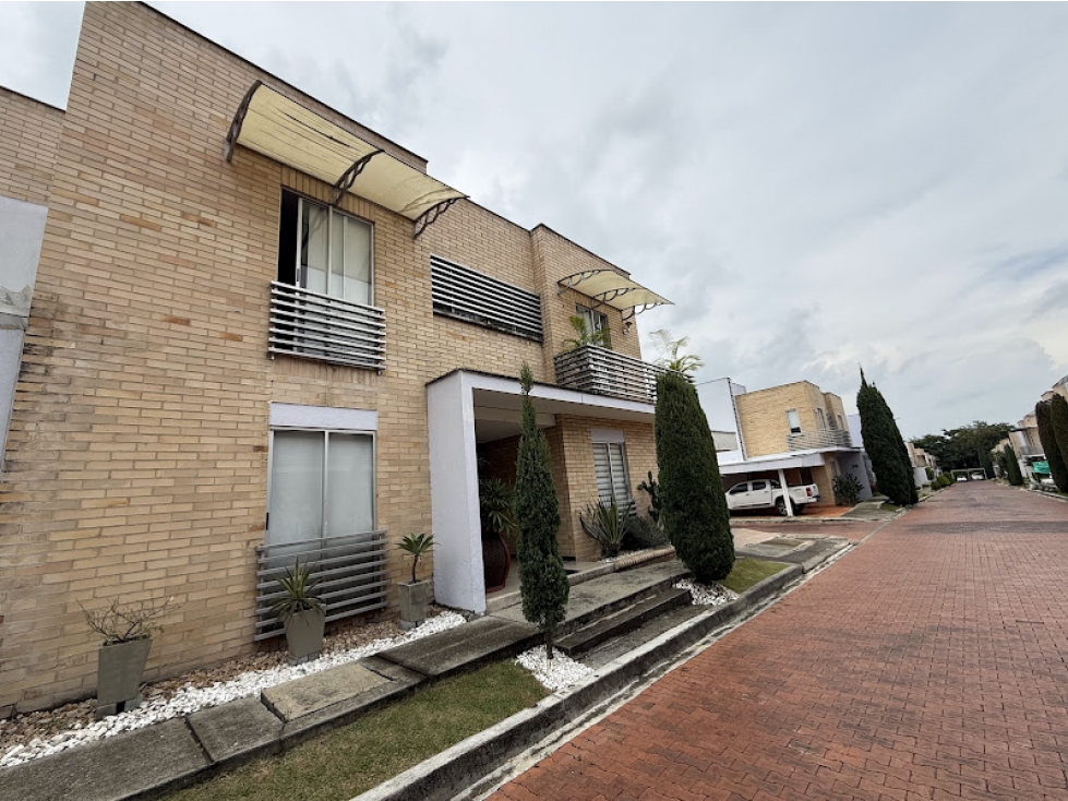 CASA EN CONJUNTO EN PANCE