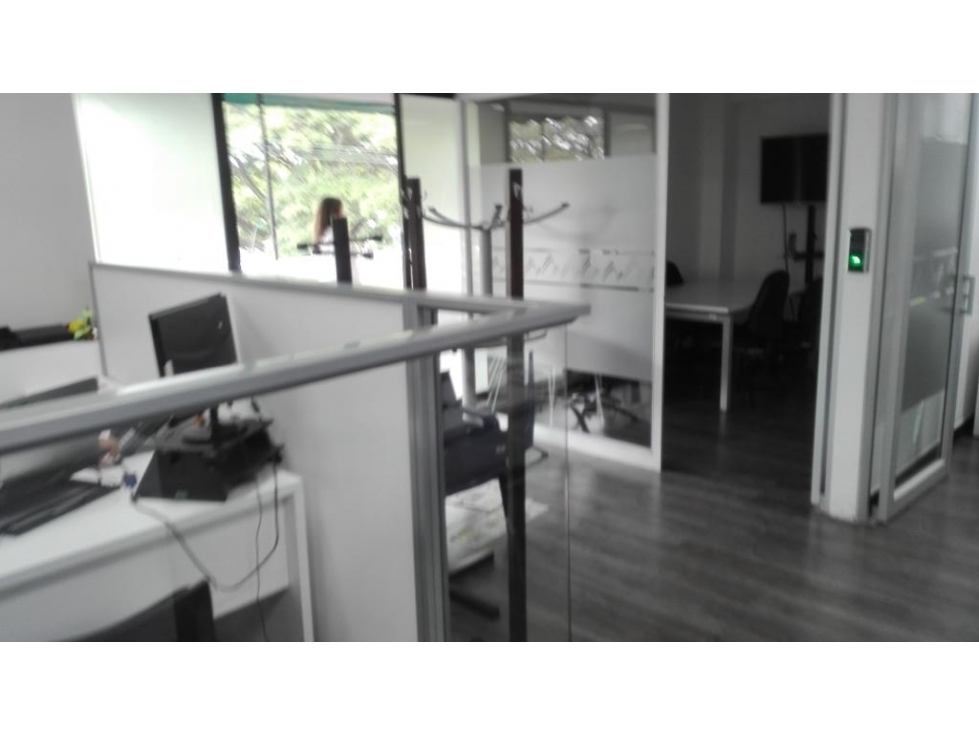 SE VENDE OFICINA PARA INVERSIÓN SECTOR LIMONAR DE 212 M2 EN PISO 3 - 5