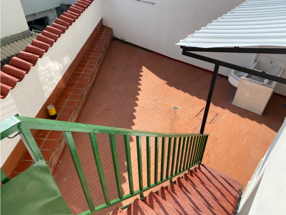 SE VENDE CASA EN MIRAFLORES DE TRES NIVELES — foto 4