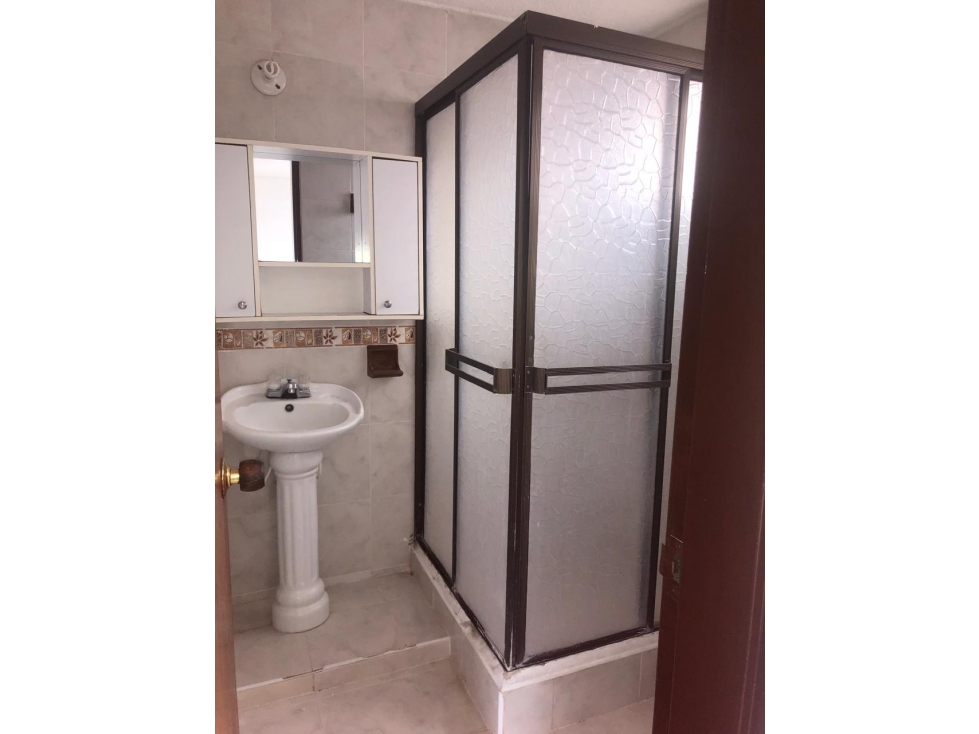 SE VENDE CASA EN LAS VEGAS DE TRES NIVELES EN CONDOMINIO DOS PARQUEA — foto 6