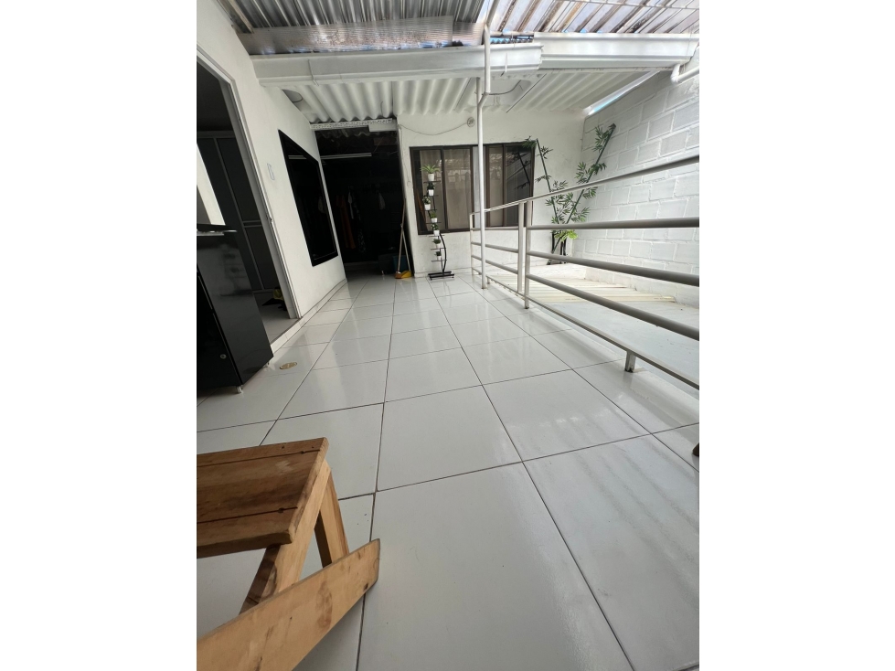 SE VENDE CASA EN LA SELVA DE DOS PISOS CON ANTEJARDIN GARAJE DE 210M — foto 6