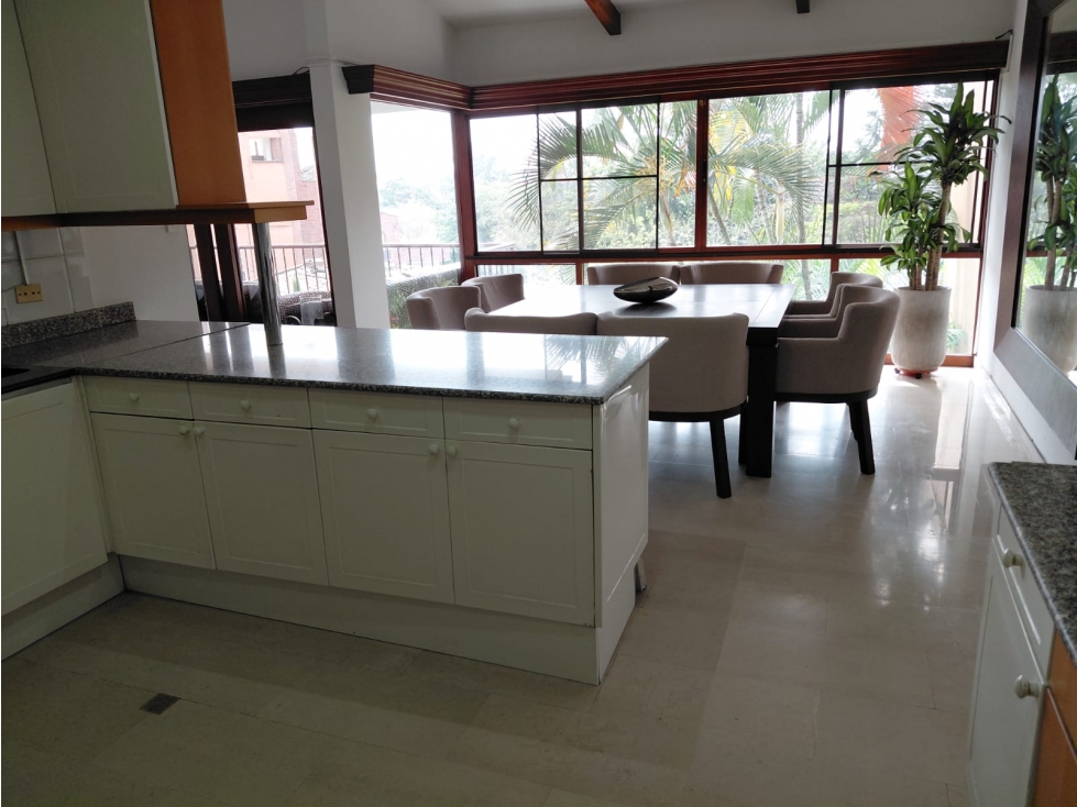 SE VENDE CASA INDEPENDIENTE EN SANTA MONICA DE 342.60 M2 DE DOS NIVEL