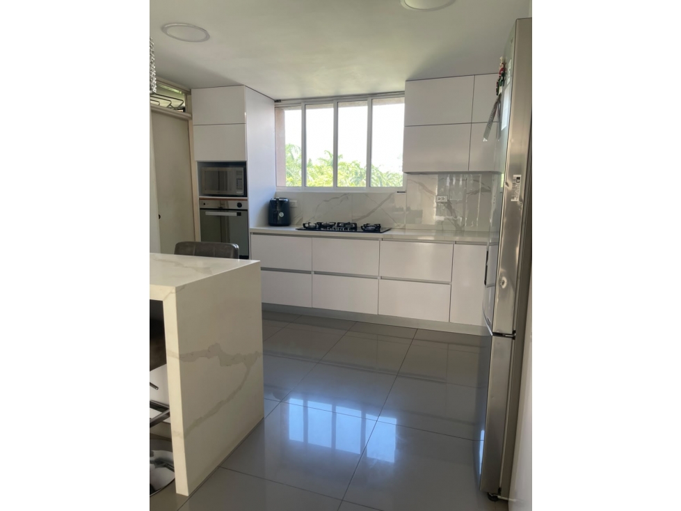 SE VENDE APARTAMENTO EN LA FLORA DE 86 M2 PISO 4 SIN ASCENSOR 2 PARQUE