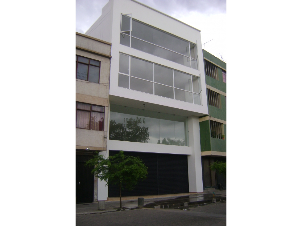 Excelente Edificio en Alquiler en Los Libertadores - 3