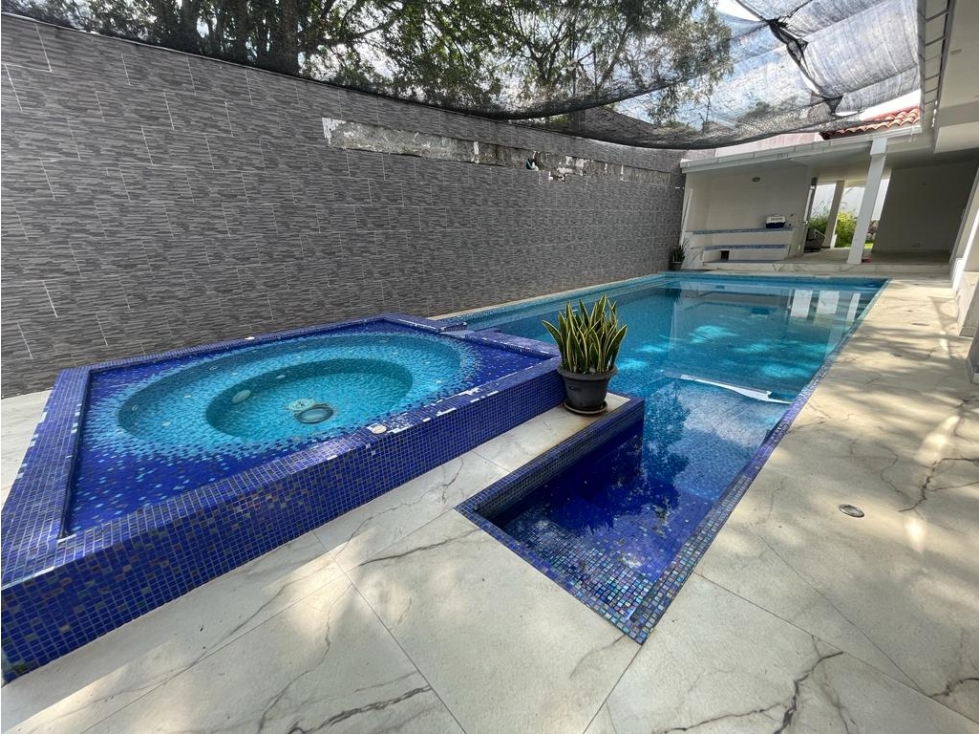 CASA EN CIUDAD JARDIN DE 1 PISO EN CONJUNTO