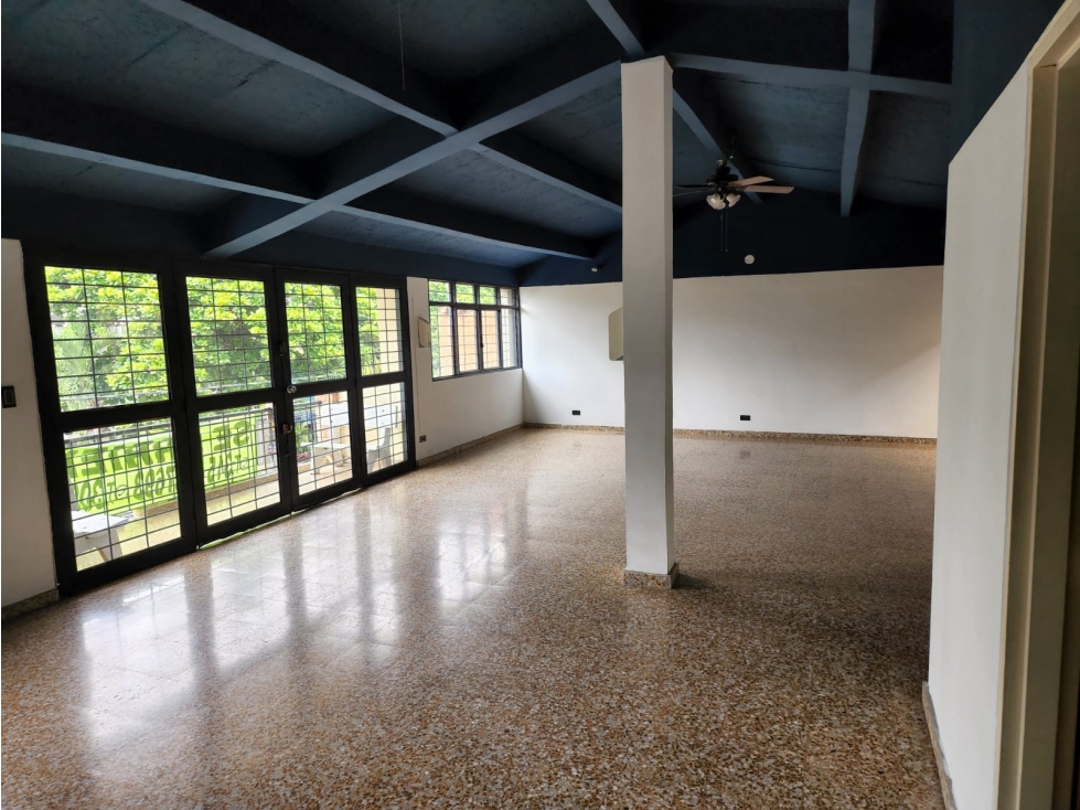 SE ALQUILA CASA PARA NEGOCIO EN JUANAMBU DE 480 M2 DE DOS NIVELES — foto 2