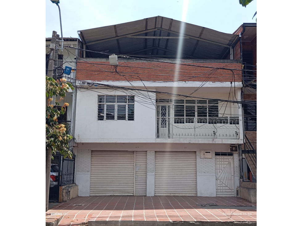 Excelente Casa Bifamiliar en Barrio Industrial