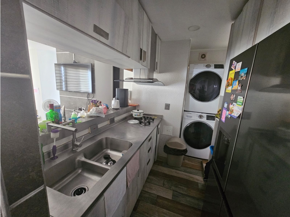 SE VENDE APARTAMENTO EN SANTA TERESITA EN PISO 7 DE 54 M2 CON PARQUEA
