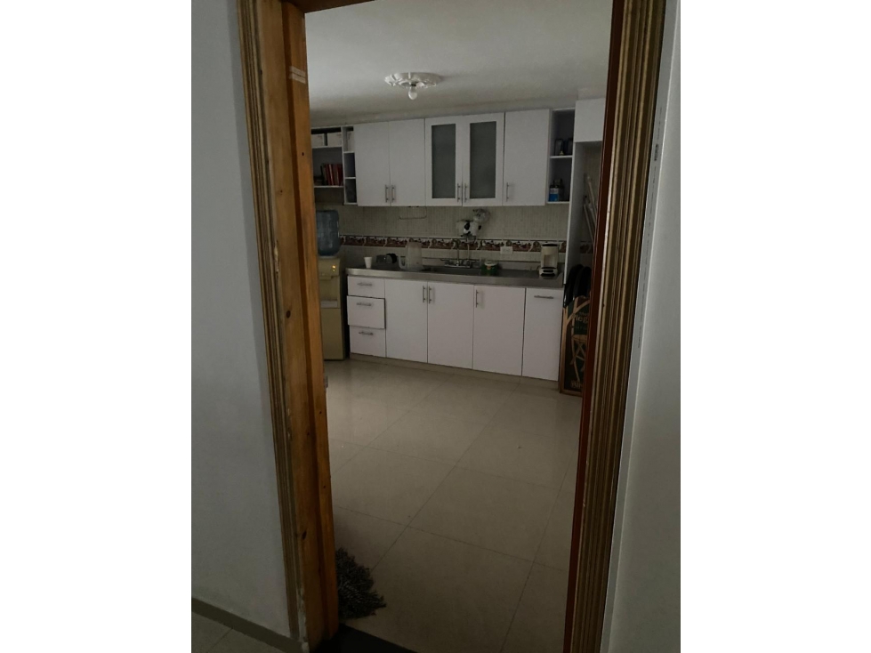 SE VENDE CASA EN SANTA ANITA INDEPENDIENTE DE TRES NIVELES CON RENTA