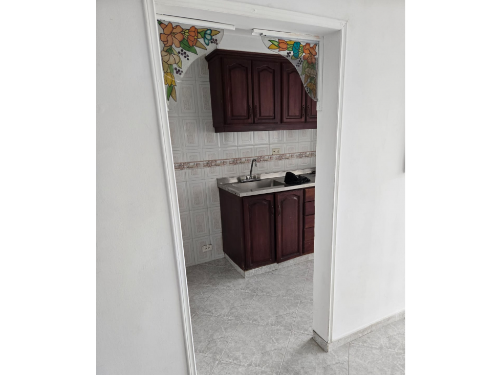 SE VENDE APARTAMENTO EN CRISTOBAL COLON PISO 5 SIN ASCENSOR ALQUILADO — foto 2