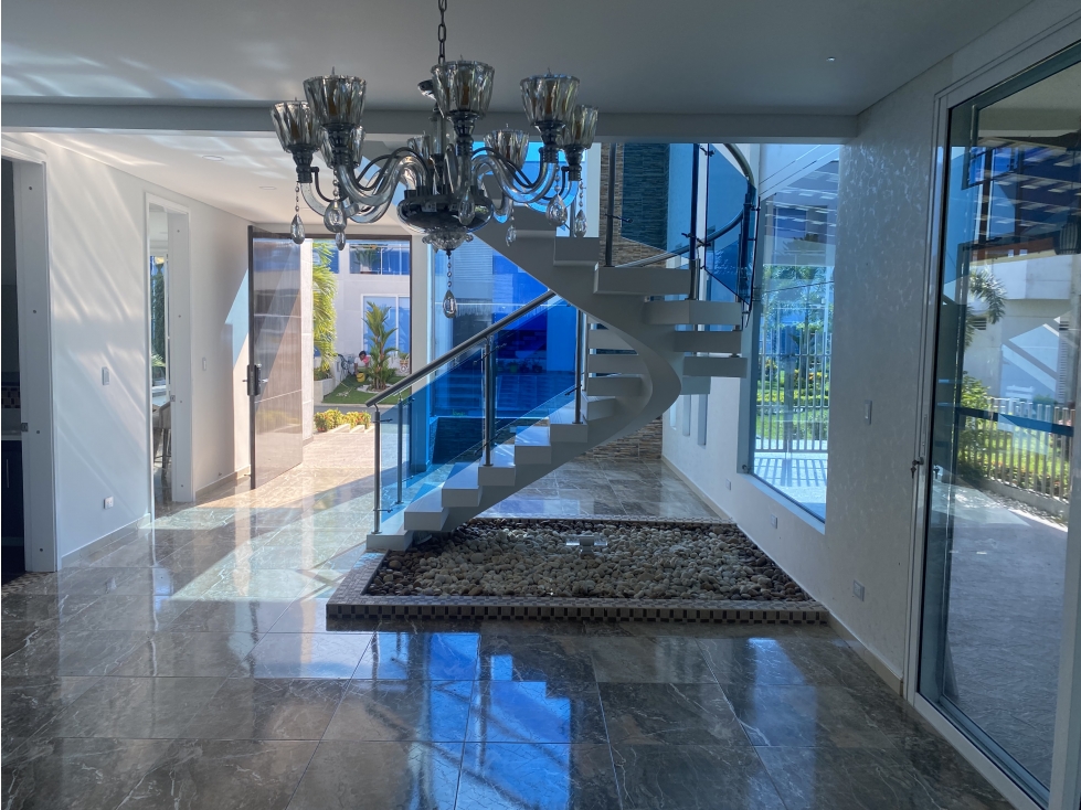 VENTA HERMOSA CASA SECTOR LAS MERCEDES