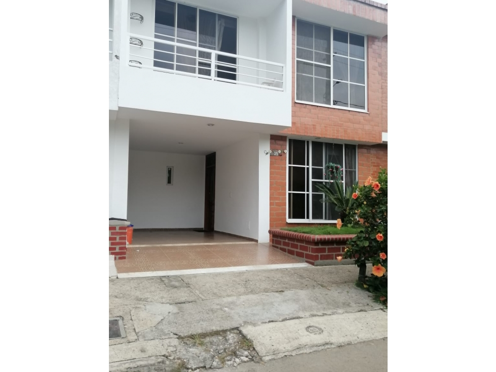 HERMOSA CASA EN COUNTRY PLAZA , JAMUNDI