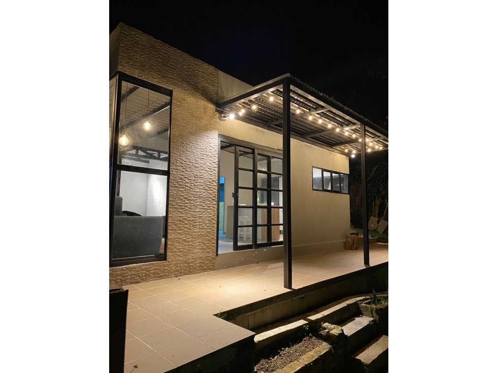 SE VENDE CASA EN FELIDIA DE UN PISO PREFABRICADA DE 450 M2