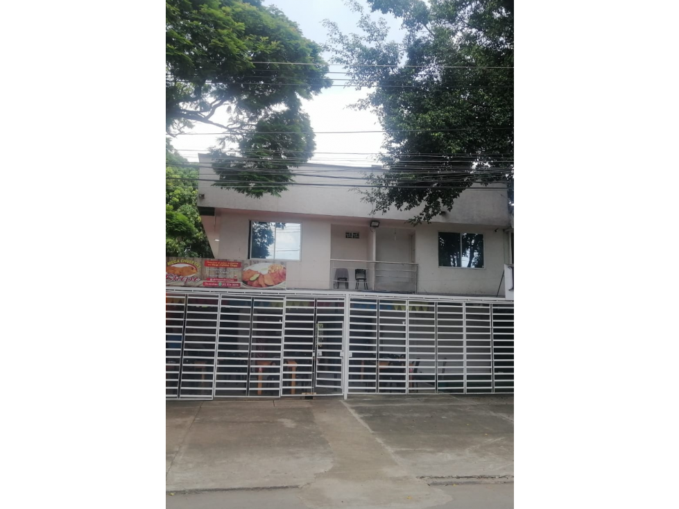 SE VENDE CASA ESQUNERA CON LOCAL COMERCIAL Y VIVIENDAS EN PANAMERICANO