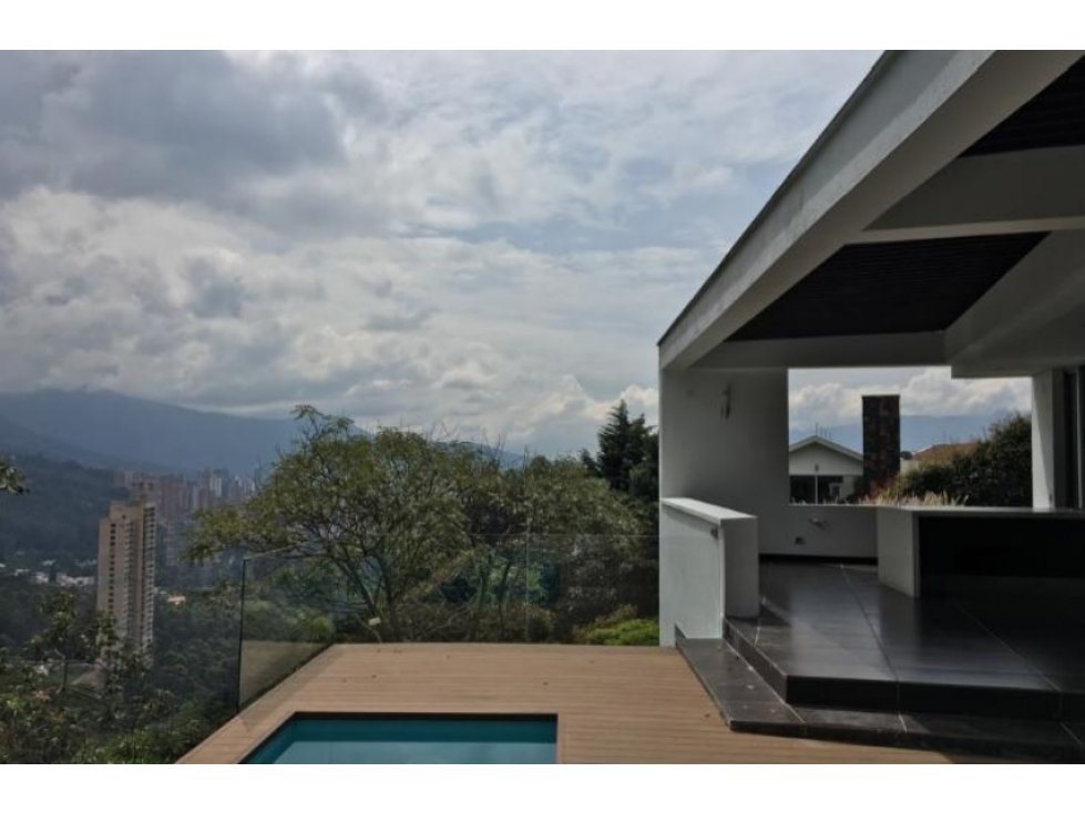 CASA FINCA DENTRO DE LA CIUDAD DE MEDELLIN PALMAS