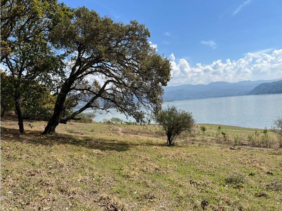 TERRENO CON ACCESO AL LAGO — foto 2
