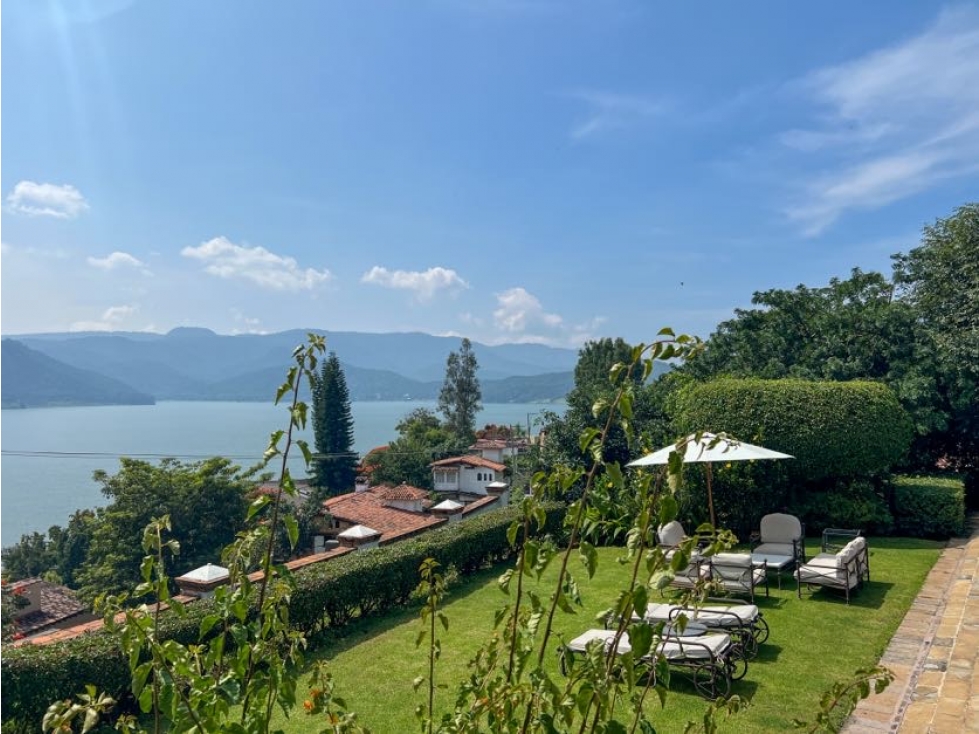 CASA EN VENTA|CON ACCESO Y VISTA AL LAGO|LA PEÑA|VALLE DE BRAVO