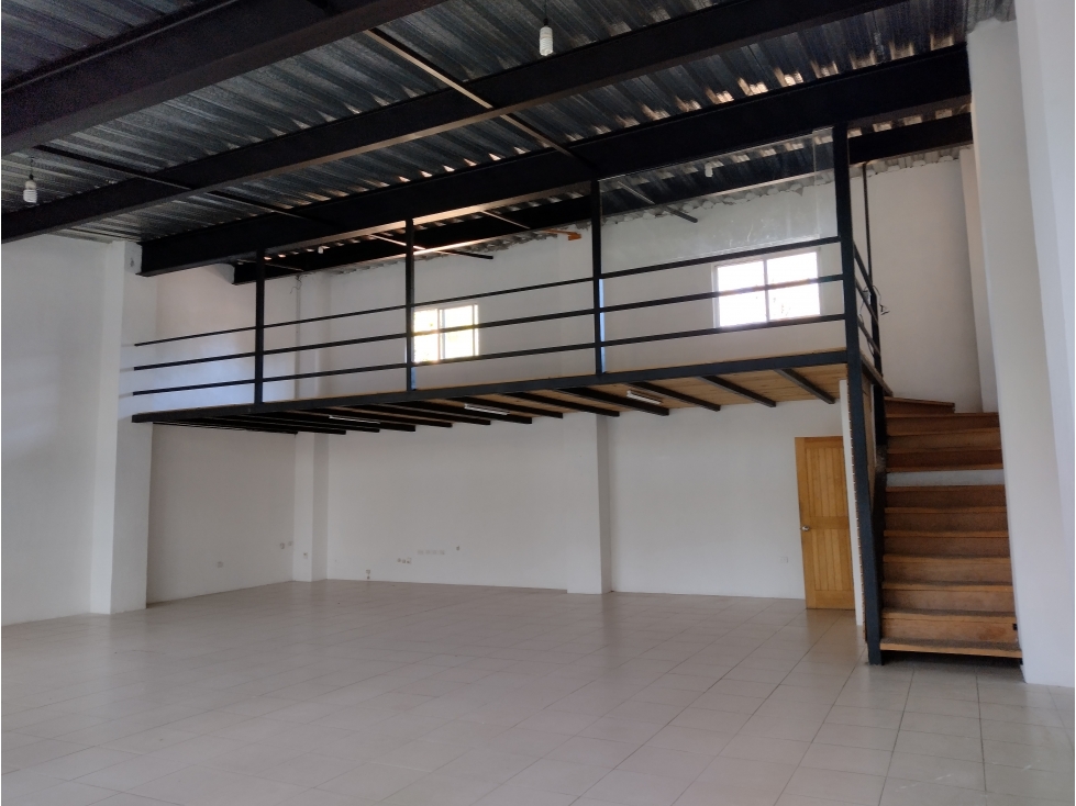 LOCAL EN RENTA AVANDARO — foto 4