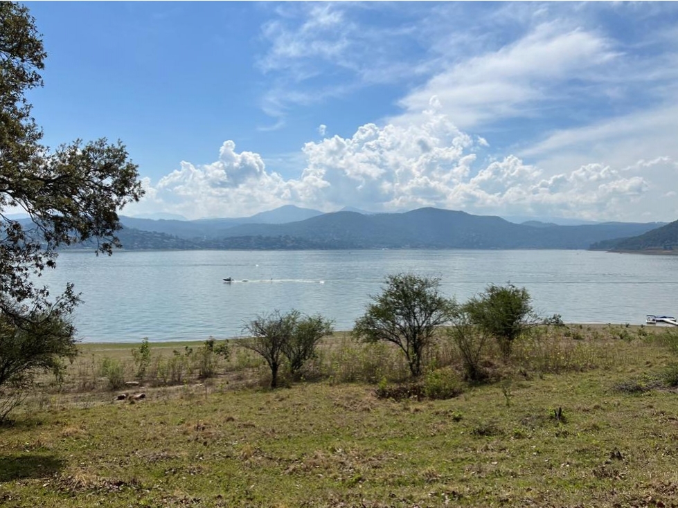 TERRENO CON ACCESO AL LAGO