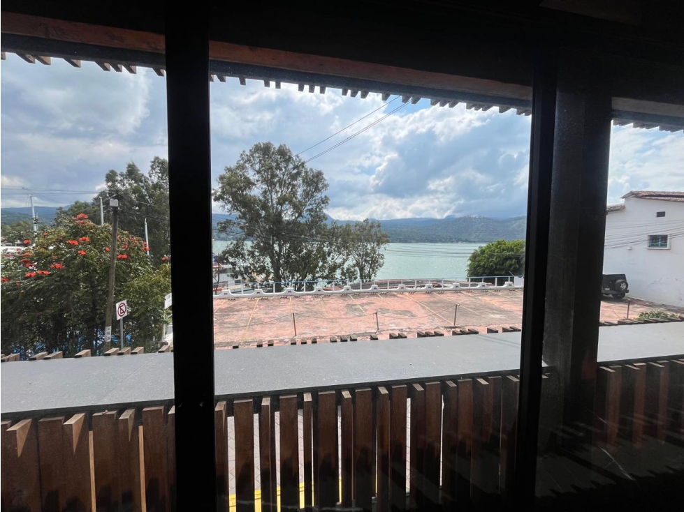 LOCAL COMERCIAL CON VUSTA AL LAGO - 4