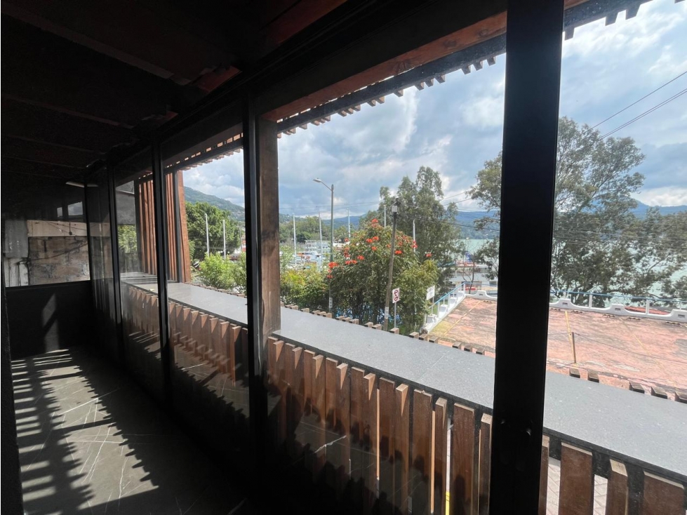 LOCAL COMERCIAL CON VUSTA AL LAGO - 5