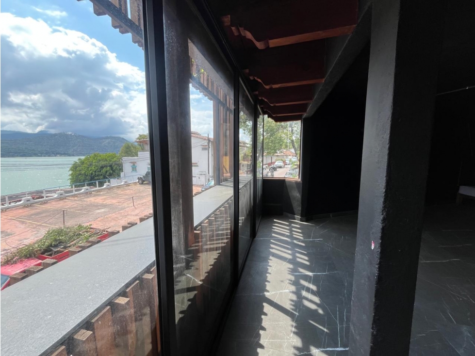 LOCAL COMERCIAL CON VUSTA AL LAGO - 6