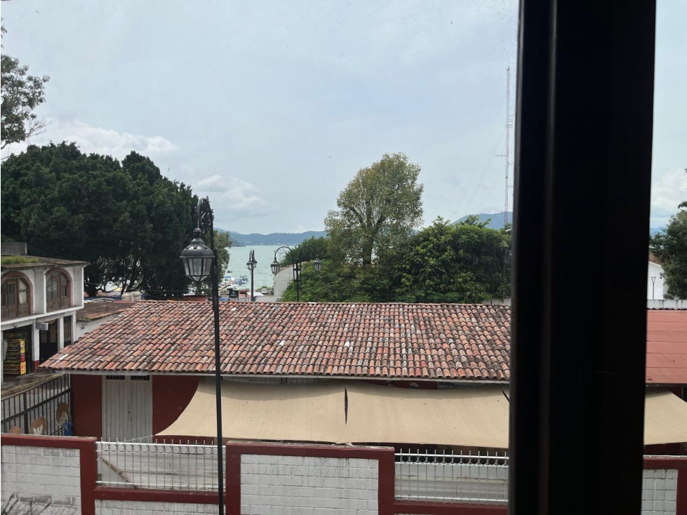 Local comercial con vista al lago