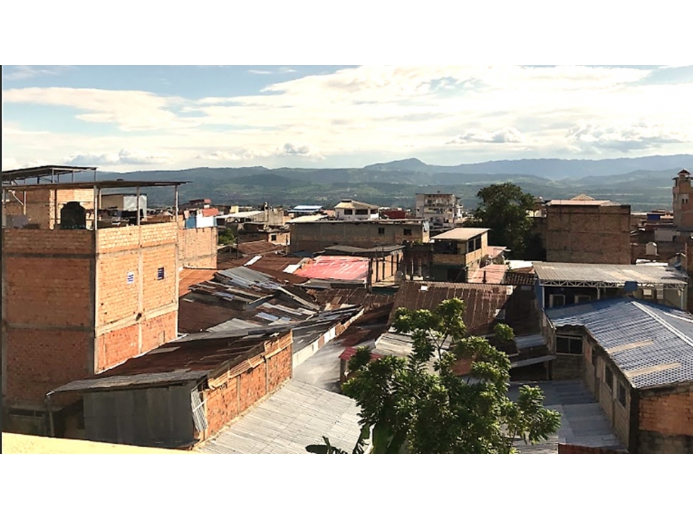 Local Comercial / Vivienda con 4 pisos en Venta - Tarapoto - Centro - 2