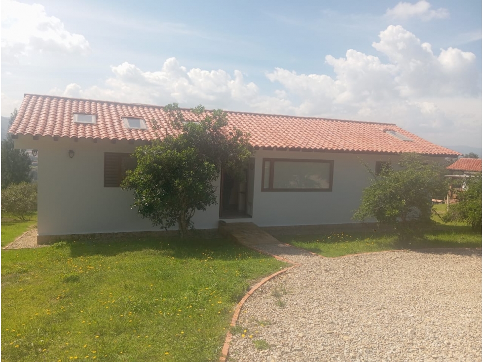 VENDO CASA CAMPESTRE UN NIVEL CON VISTA AL PUEBLO - VILLA DE LEYVA