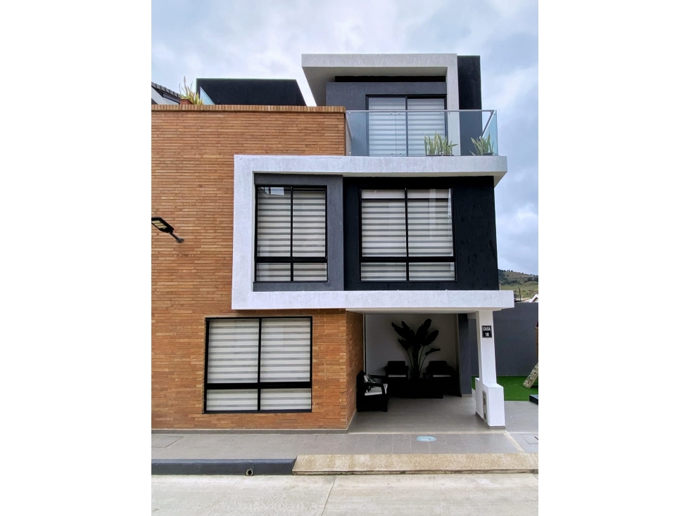 VENDO CASA NUEVA DE TRES NIVELES EN CONJUNTO ZONA NORTE TUNJA - 1