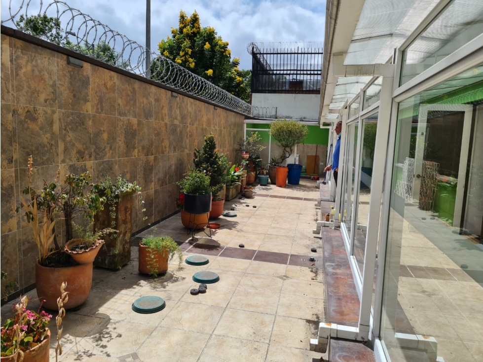 VENDO PRIMER PISO CHICO NAVARRA — foto 2