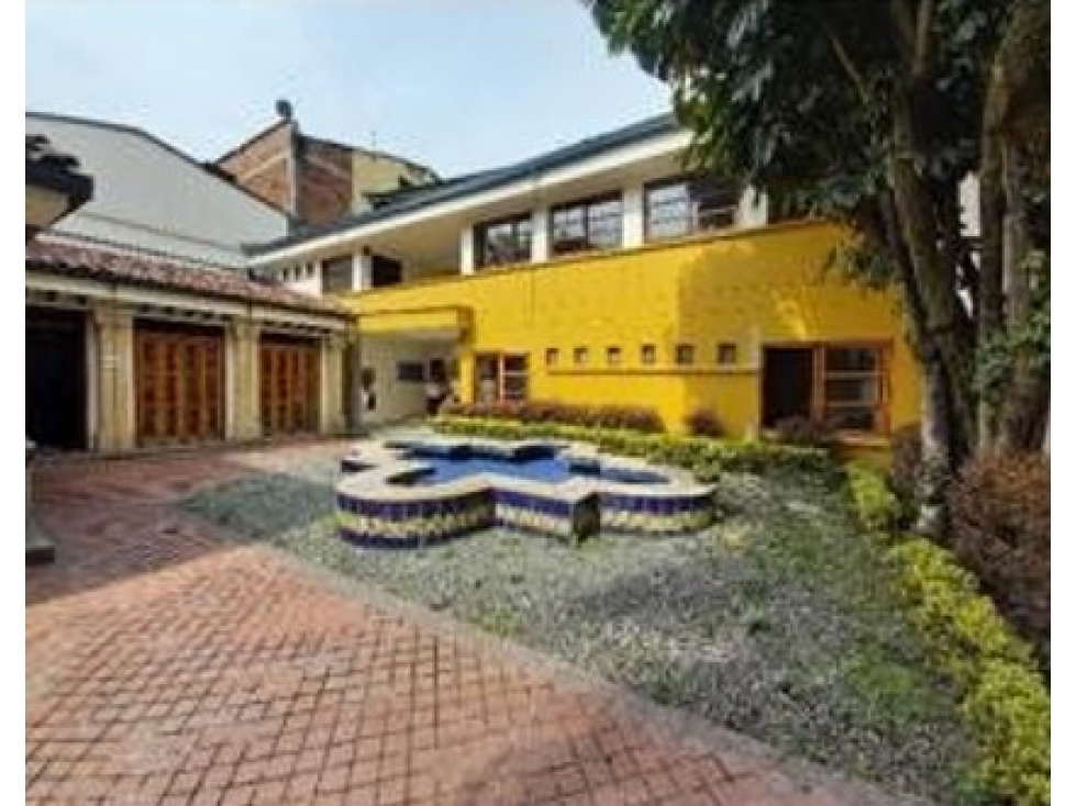 Casa comercial 1581m2 Patrimonio cultural Medellín Parque Bolivar