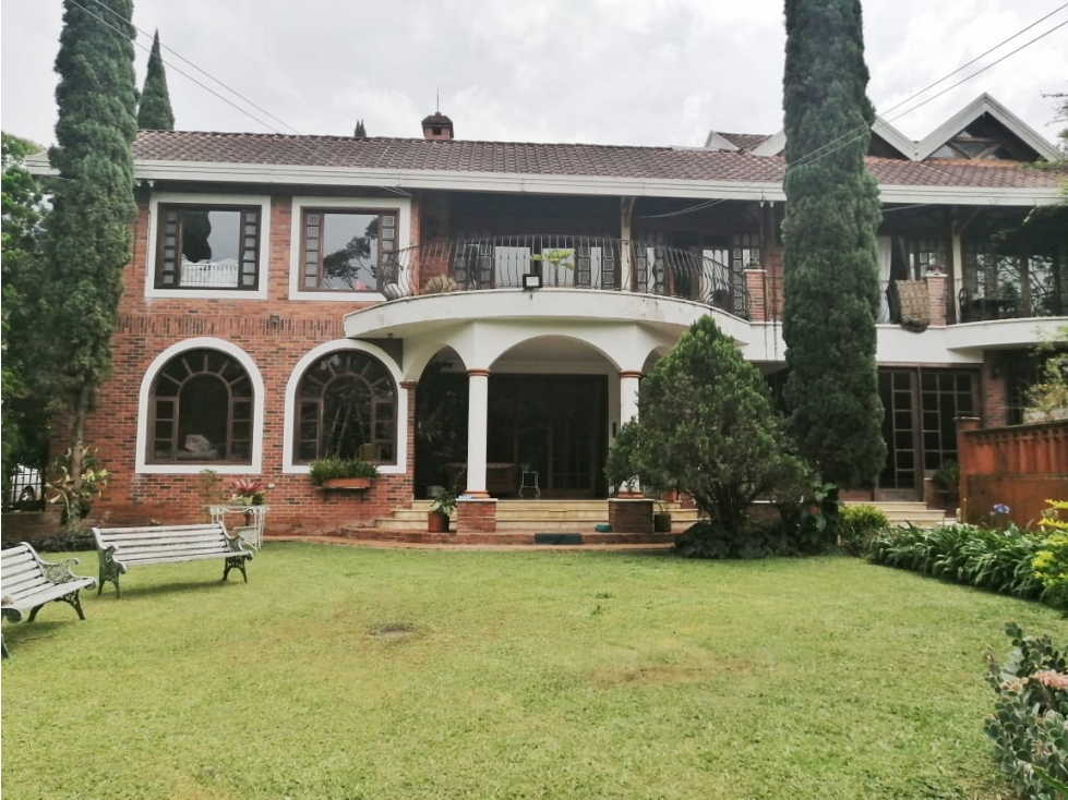 Casa unifamiliar 1.837 m2 Envigado Loma del Atravesado