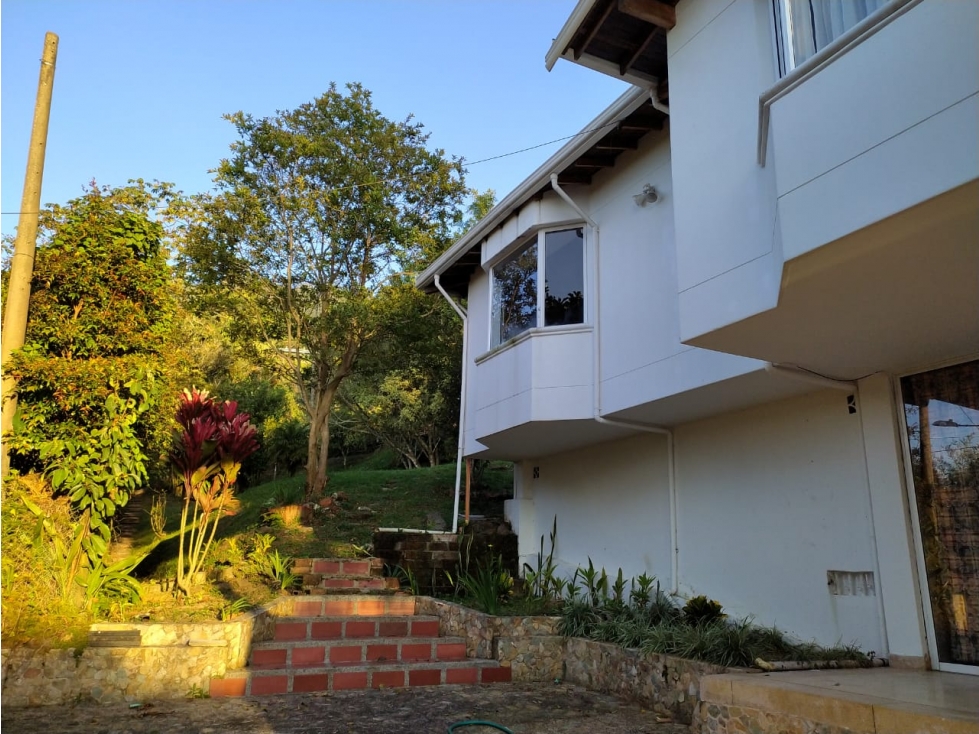 Casa con lote de 1966m2 en venta Envigado, Vereda Santa Catalina. — foto 4