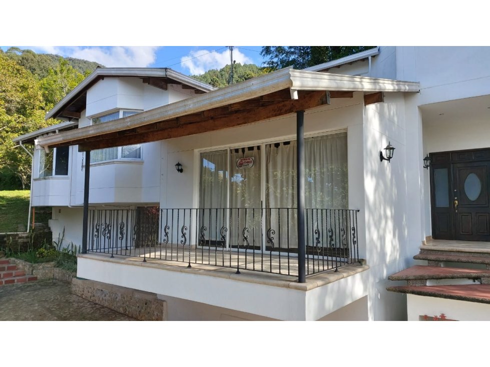 Casa con lote de 1966m2 en venta Envigado, Vereda Santa Catalina. — foto 2